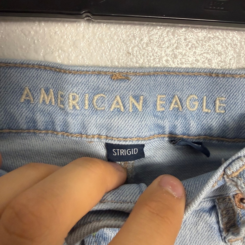 American Eagle Strigid Light Wash Mid Waisted Distressed Denim Shorts Size 00 - Picture 3 of 9
